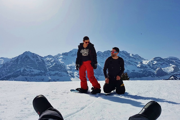 MelBtravel getting a snowboard lesson